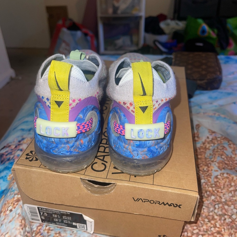 Self tying Nike vapor max